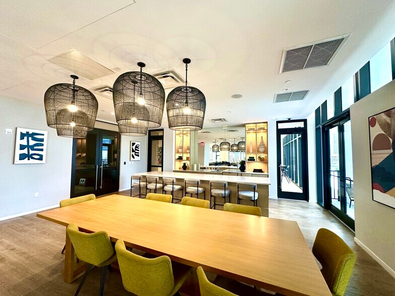 Building Photo - 1936 NW 2nd Ct