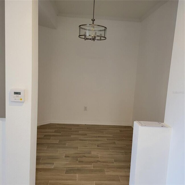 Building Photo - 1064 N Tamiami Trl