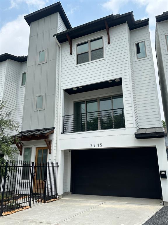 Building Photo - 2715 Drew St