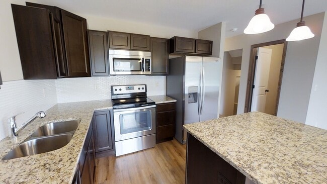 Building Photo - Luxury Townhome