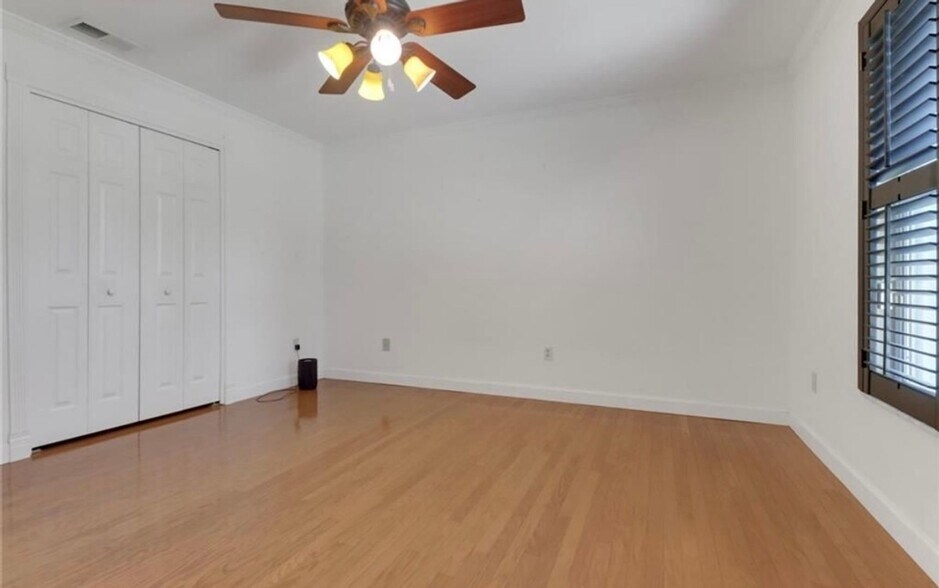 Building Photo - 13711 Raleigh Ln