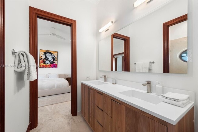 Building Photo - 432 S Hibiscus Dr