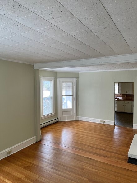 Building Photo - 114 Buell St