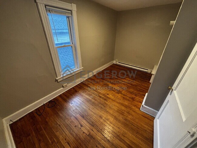 Building Photo - 635 Lafayette Ave NE