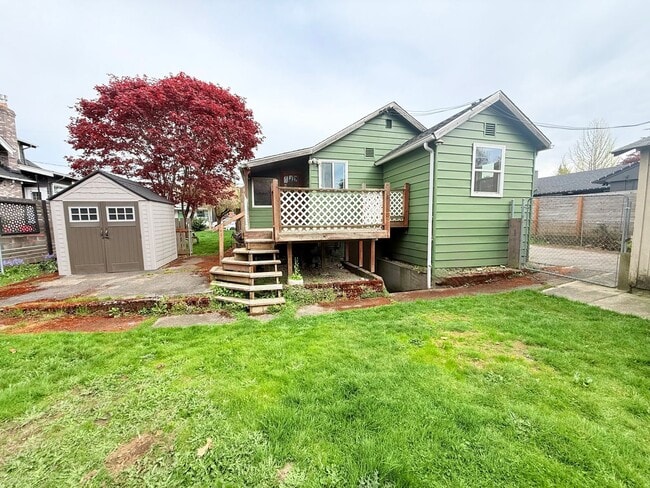 Building Photo - West Seattle Home
