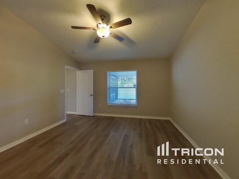 Building Photo - 272 Kings Pond Ave