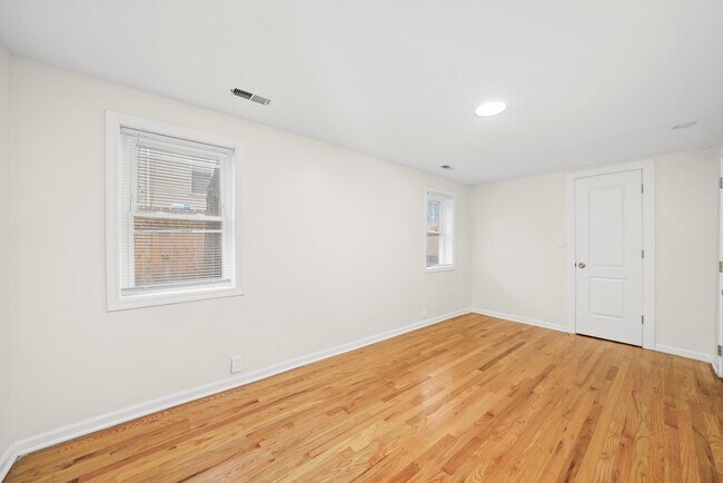 Building Photo - 8026 S Coles Ave