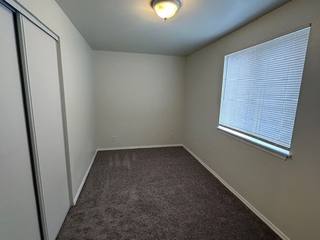 Building Photo - Renovated 3 Bed 2.5 Bath Home in South Park