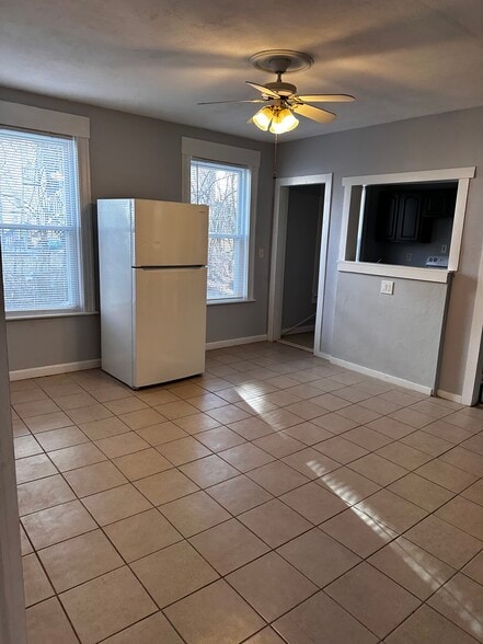 Kitchen - 16 Hillside St