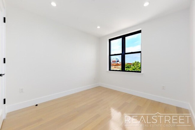 Building Photo - Brand New Stuning 1 BED in Crown Heights!