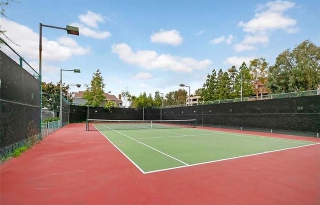 Building Photo - 615 Brookview Way