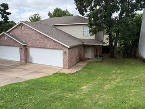 Building Photo - 2226 E Cinnamon Way