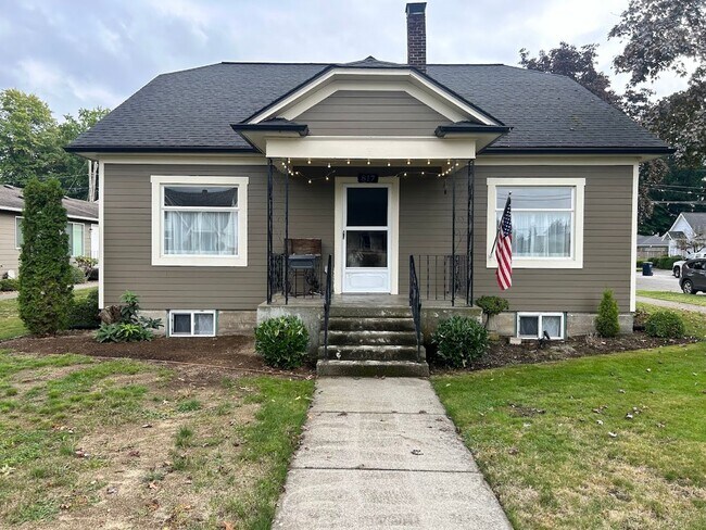 Building Photo - 817 Grover St