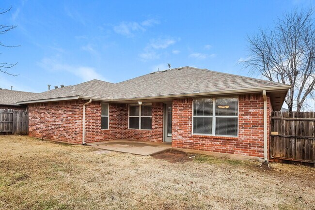 Building Photo - 8524 SW 37th St