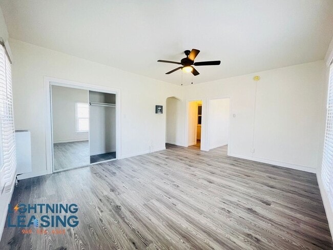 Building Photo - 1056 Normandie Ave