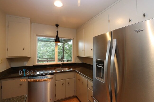 Building Photo - Contemporary Montclair 3+ Bedroom Canyon H...