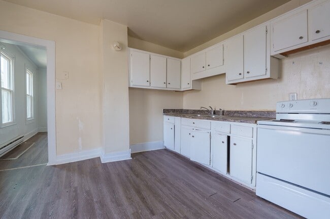 Building Photo - MOVE IN READY 4 Bedroom in Chesapeake!