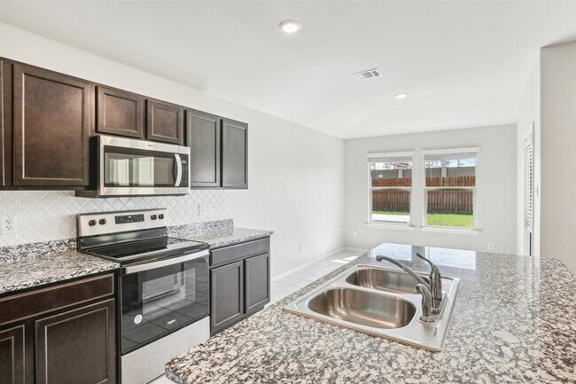 Building Photo - 9701 Kensley Rose Dr
