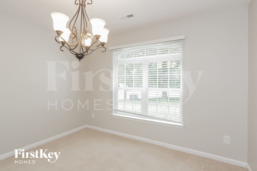 Building Photo - 109 Egerton Dr