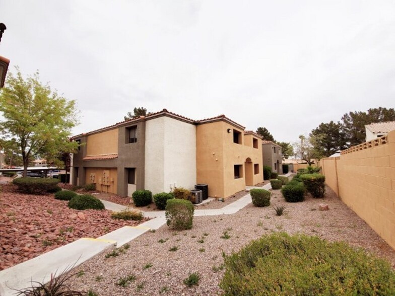 Primary Photo - 3151 N Soaring Gulls Dr