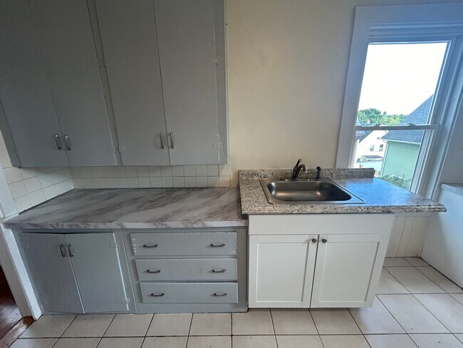 Building Photo - 15-Poplar-St