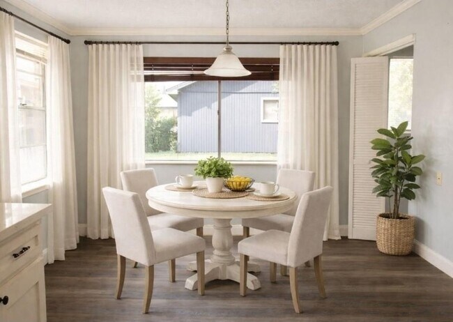 Building Photo - 1918 Crystal Springs Dr