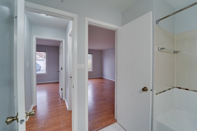 Building Photo - 365 Grissom Ct