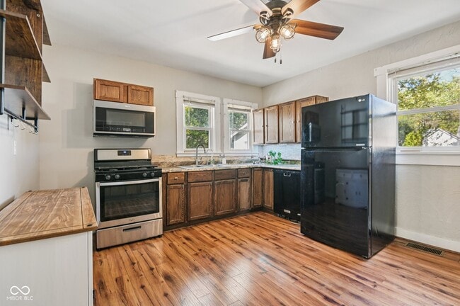 Building Photo - 1920 E 67th St