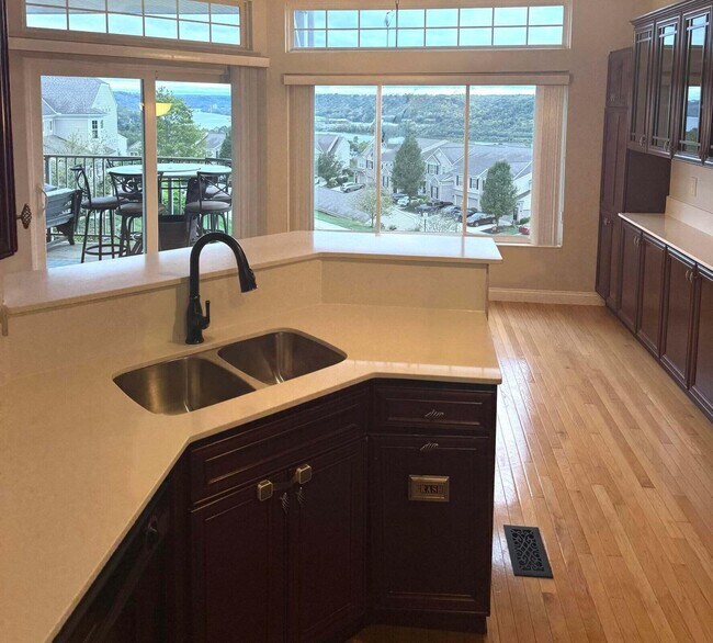 Building Photo - 459 Pinnacle Way