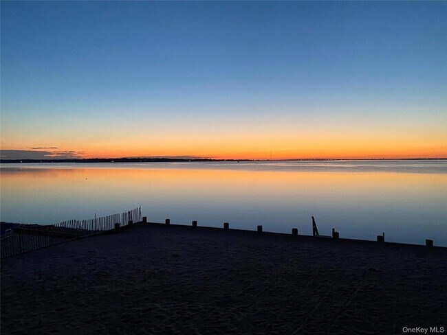 Building Photo - 25 Shinnecock Rd