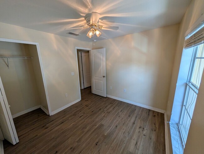 Building Photo - 3 Bed 2.5 Bath In Zephyrhills