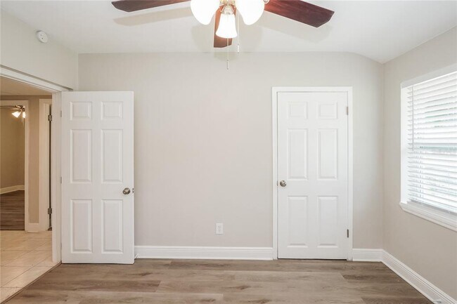 Building Photo - 832 Bethune Dr