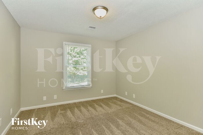 Building Photo - 609 W Creek Dr