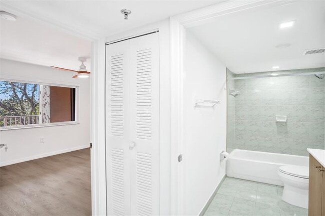 Building Photo - 9470 Tangerine Pl