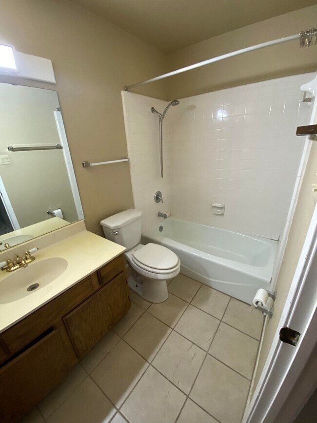 Building Photo - 1800 West Ln