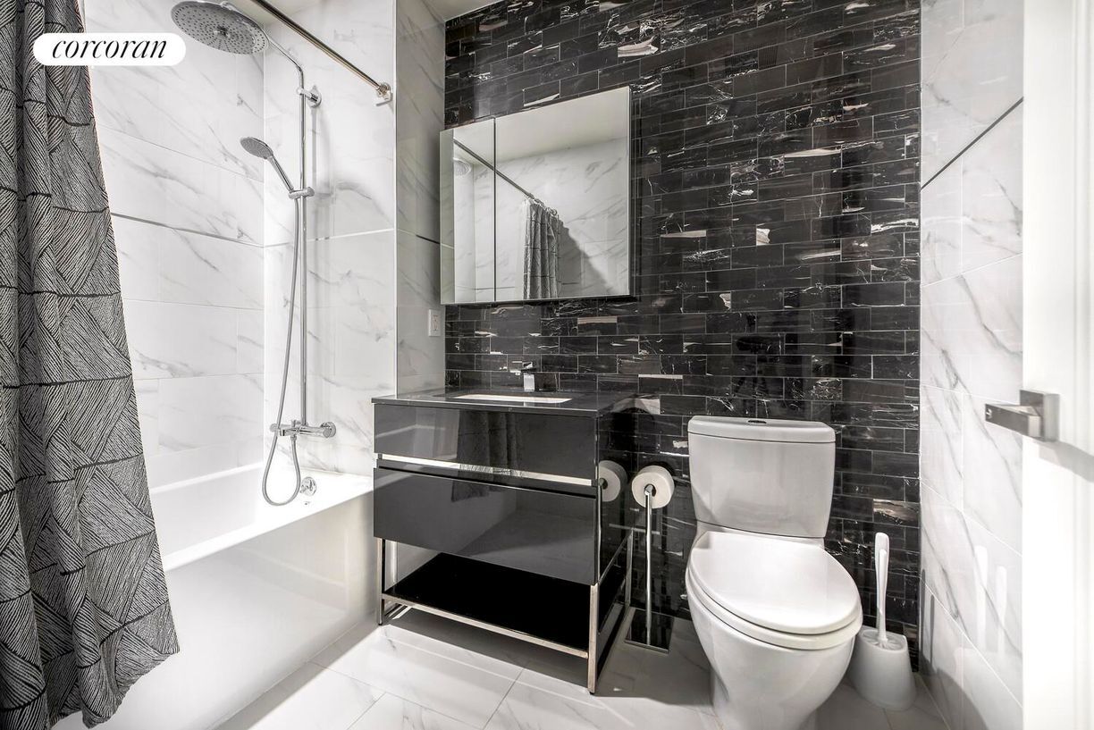 Building Photo - 11-12 44th Drive 6G