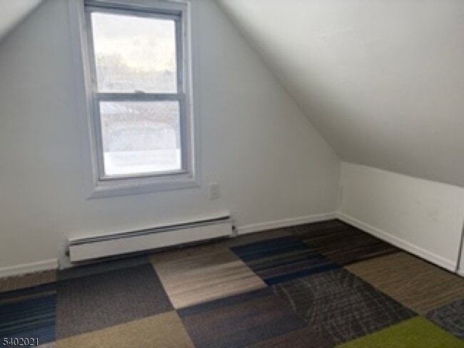 Building Photo - 194 Jerome Pl