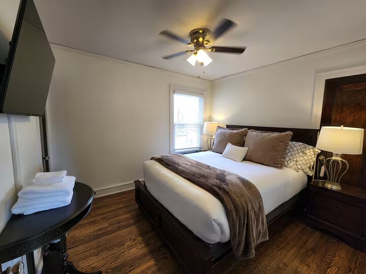 Building Photo - 3729 N Seminary Ave