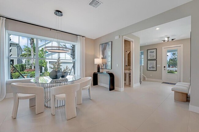 Building Photo - 923 SW Pr Ave