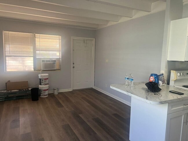 Building Photo - 515 N D St