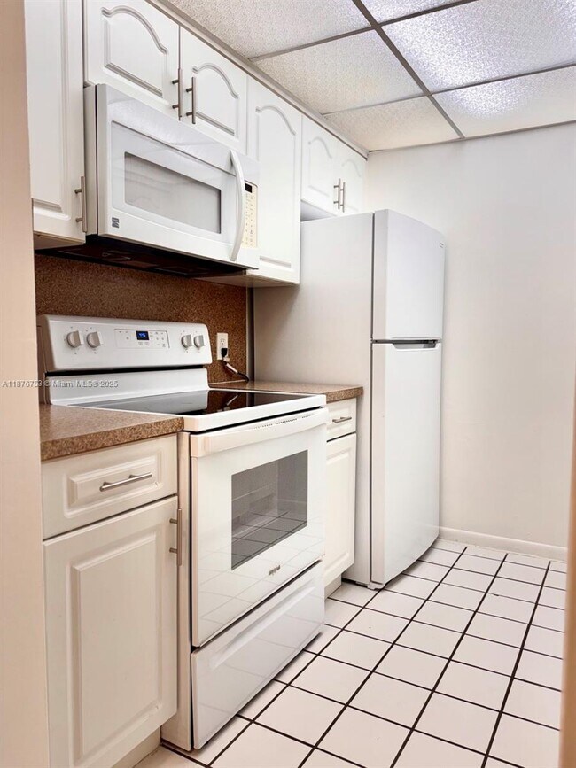 Building Photo - 8100 Geneva Ct
