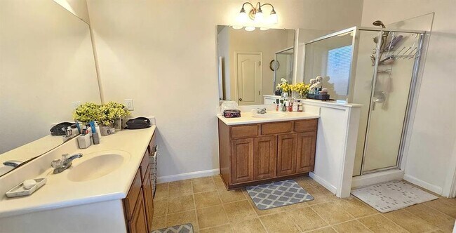 Building Photo - 702 Old Ravine Ct