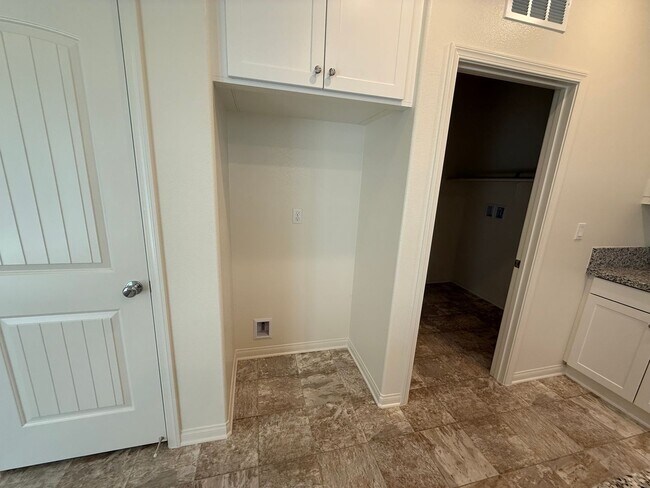 Building Photo - Victorville- New Richmond Home, 3 bedrooms...