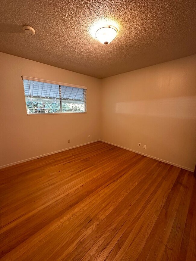 Building Photo - 2701 Blackburn Dr