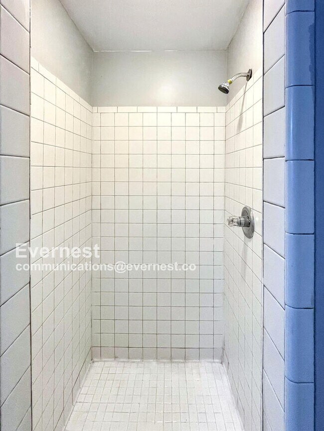 Building Photo - 4021 Creekside Dr