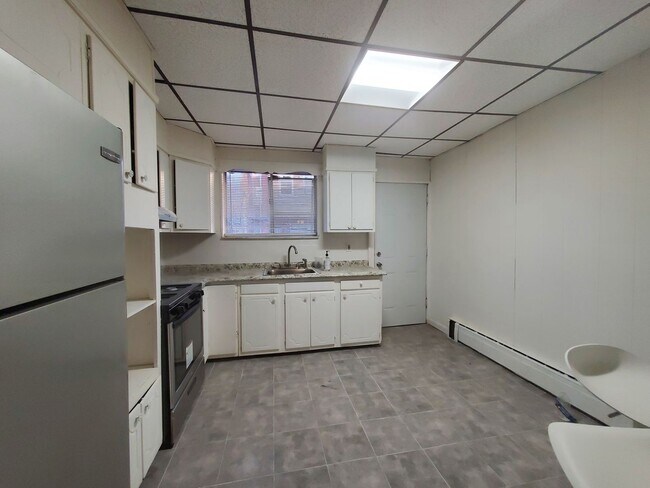 Building Photo - Nice 3Bd/1Ba Available Now...in Elmwood