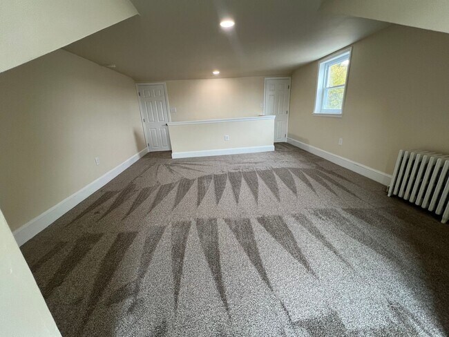 Building Photo - 955 E Main St