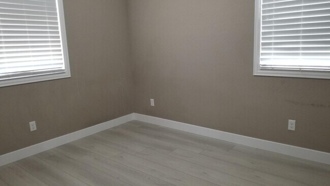 Building Photo - 2248 E Ottawa Ln