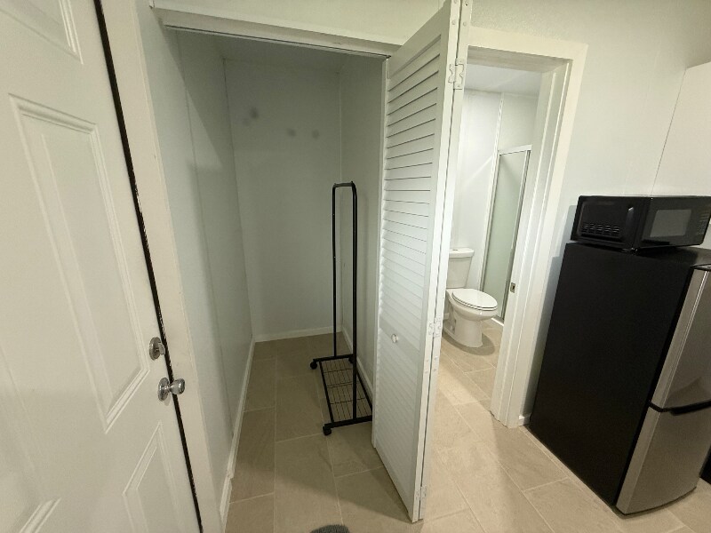 Building Photo - 231 W 41st St