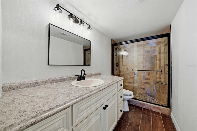 Building Photo - 3821 N Oak Dr